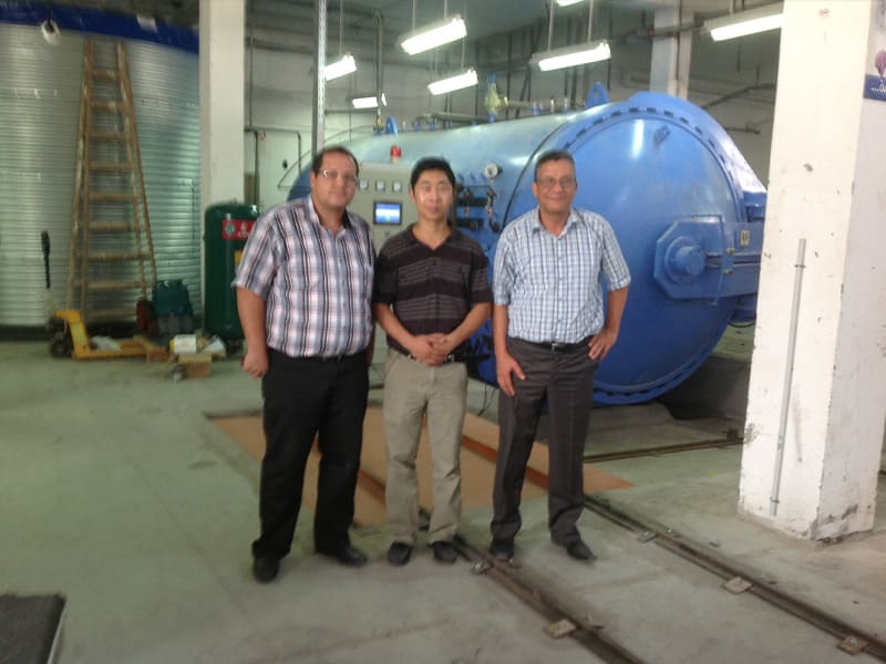 Clientes estadounidenses visitan nuestra empresa para inspeccionar el equipo