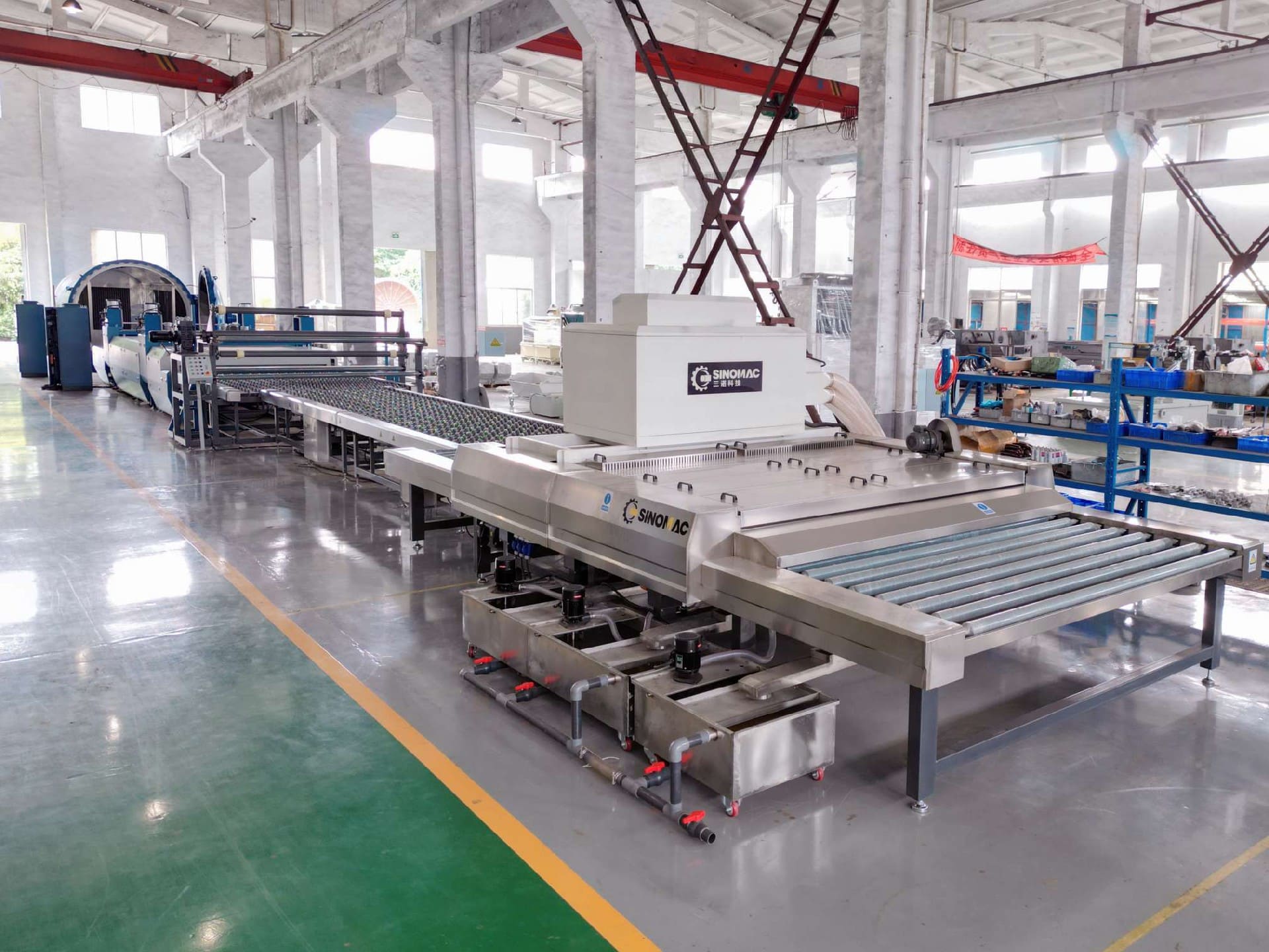 Changzhou Sinomac logra el éxito en la instalación y puesta en marcha de la línea de producción semiautomática de vidrio laminado en Indonesia
