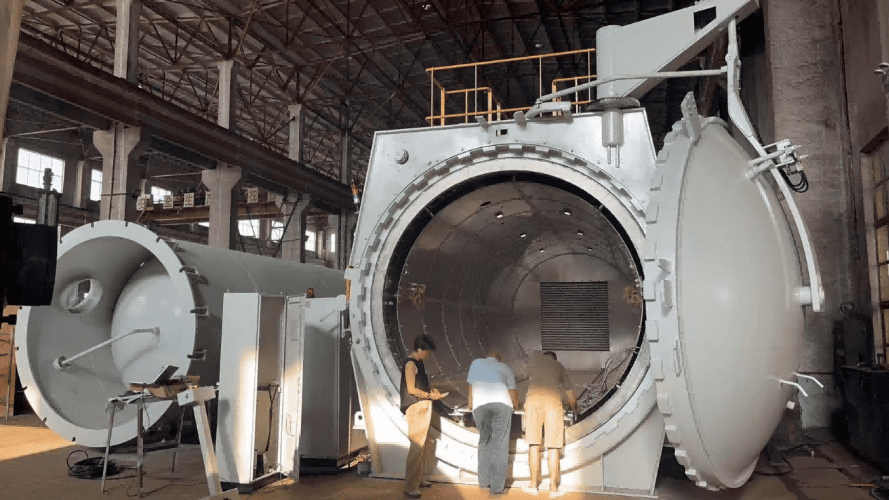 Delegación de clientes rusos visita nuestra empresa para la aceptación del equipo